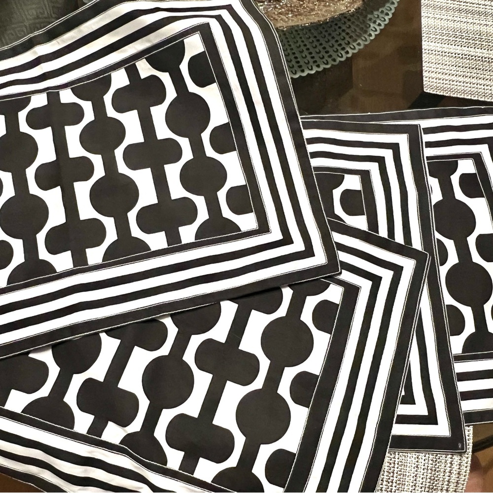NEW 4 Gretchen Scott Havana Nights Designs Black & White Table Linens. Placemats